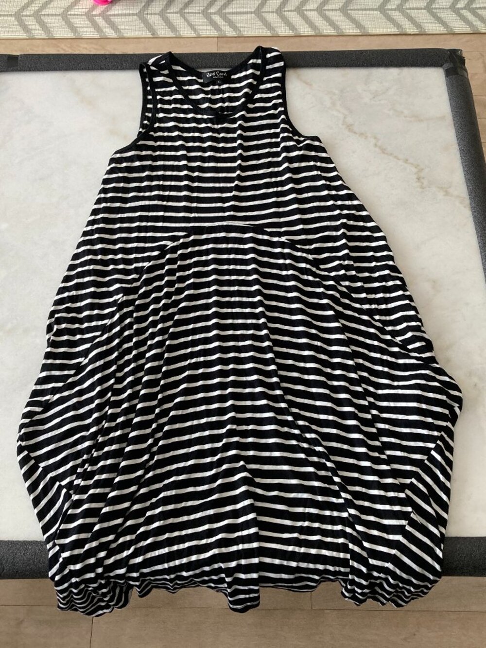 Black & white striped dress, sleeveless, relaxed fit dress, stripes, round neck